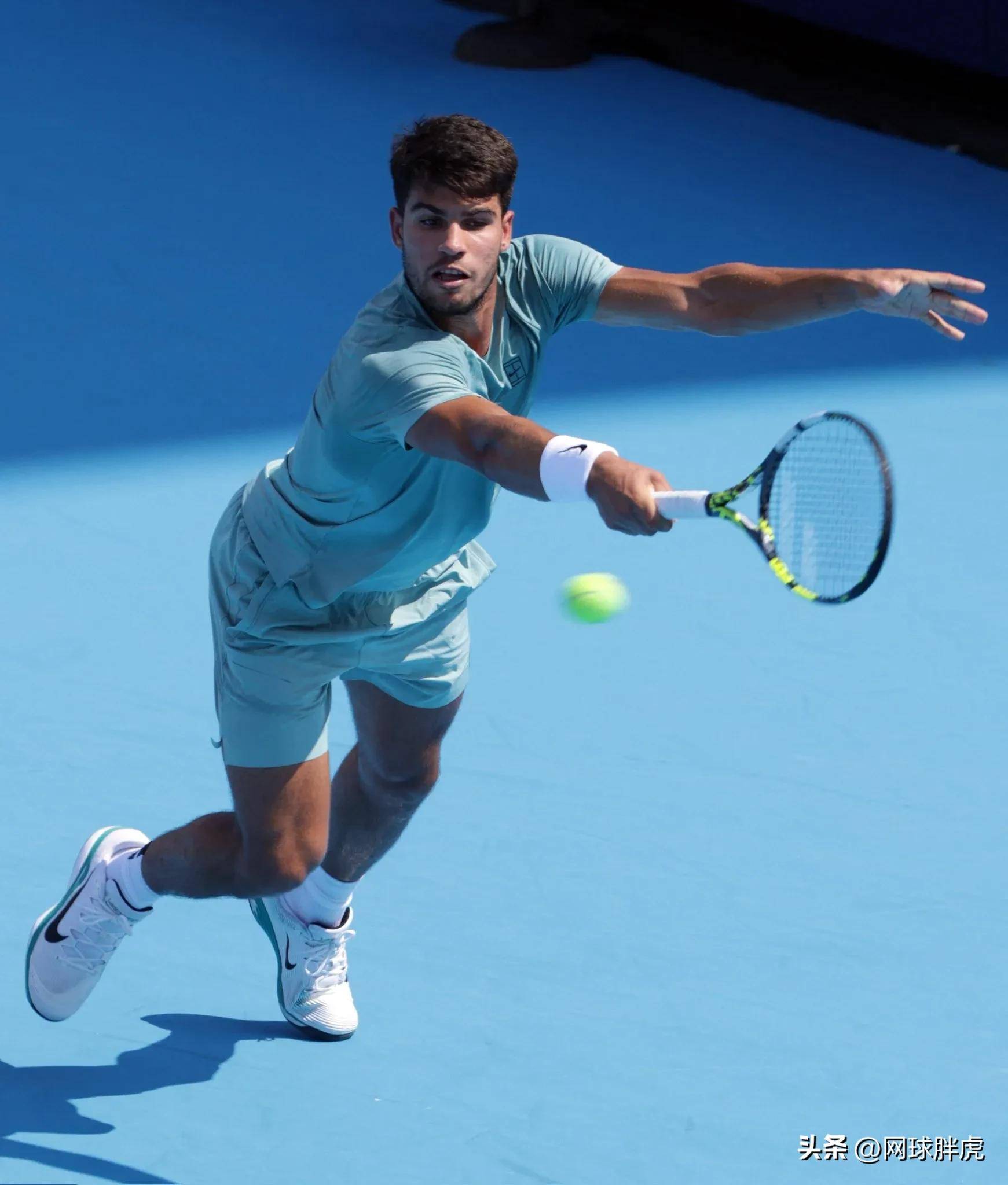 欧洲网球队横扫西班牙网球队,费德勒关键制胜的简单介绍 欧洲网球队横扫西班牙网球队,费德勒关键制胜的简单介绍