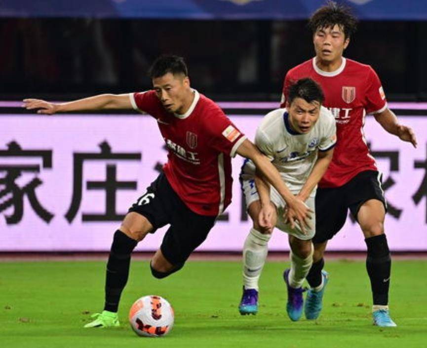 亚冠赛场中的意外事件,球队阵容遭遇变动的简单介绍 亚冠赛场中的意外事件,球队阵容遭遇变动的简单介绍