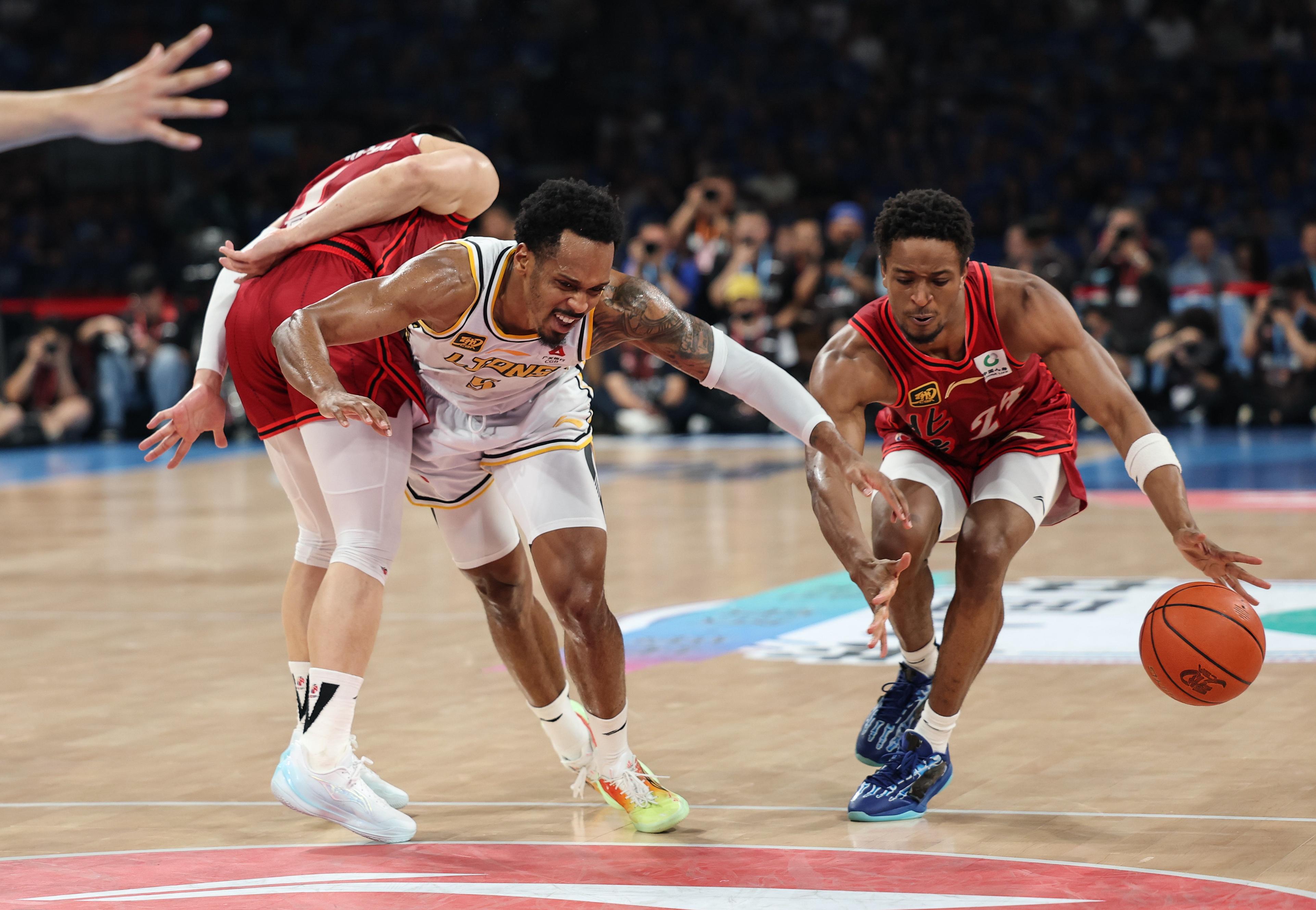 开云官方app入口-关于掘金逆转深圳队,范弗利特统治全场的信息