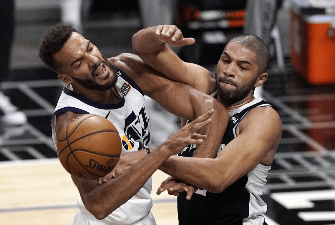 开云体育-包含天津队碾压快船,米切尔高光表现的词条