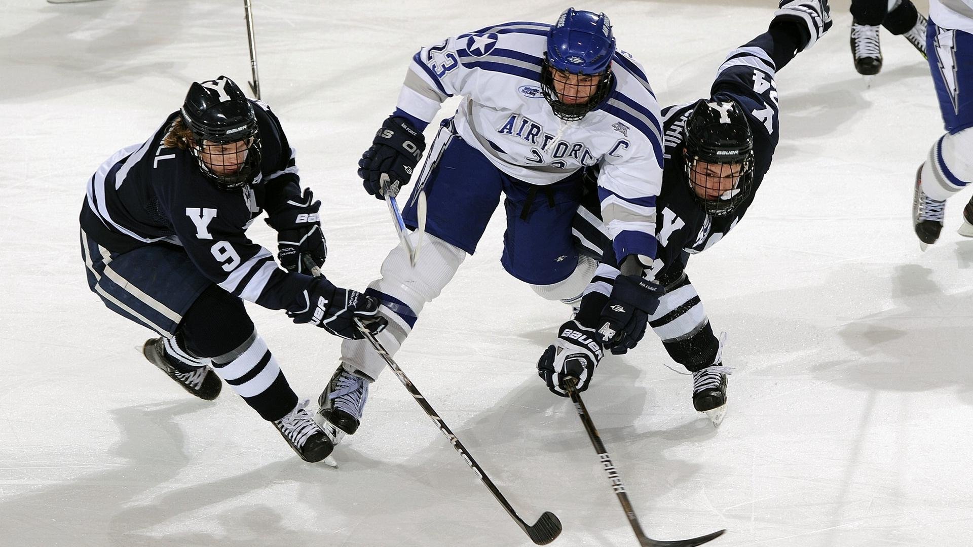 绝杀时刻，雷诺车队逆袭威廉姆斯，勒克莱尔高光表现点燃赛道